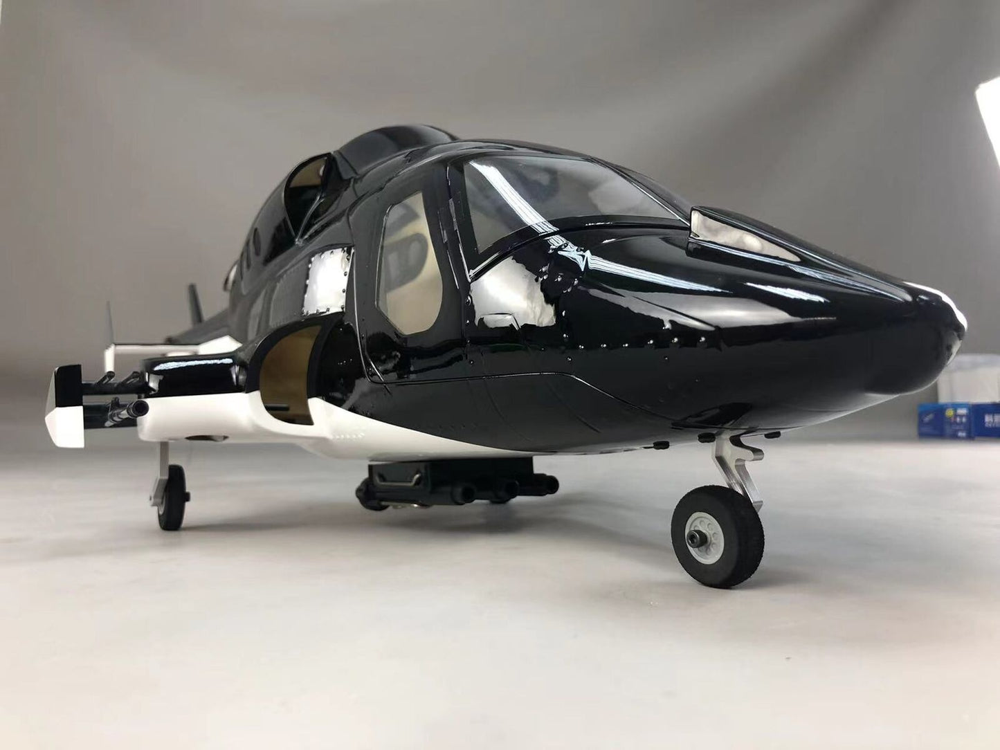 Airwolf 470 RC Helicopter Pre-Painted Fuselage 470 Size with Metal Landing Gear